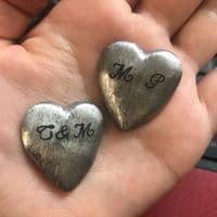 Coeur en étain avec gravure + gravure 10 ans + initiales